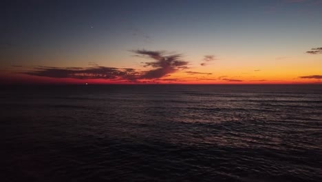 Drohnenschuss-Am-Strand-Bei-Sonnenuntergang