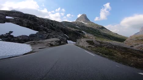 Eine-Malerische-Fahrt-Durch-Das-Spektakuläre-Norwegen