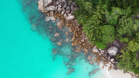 Aerial-view-of-the-most-beautiful-beaches-and-turquoise-waters-of-the-Seychelles