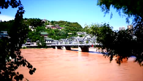 Tiro-De-Lapso-De-Tiempo-Del-Primer-Puente-De-Metal-Del-Río-Yangtze-De-China