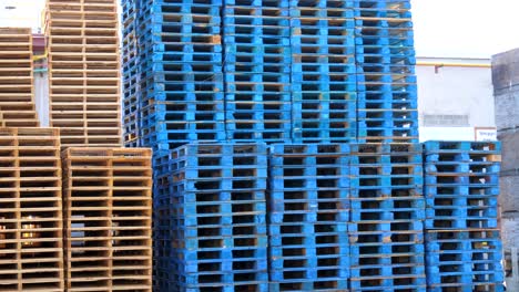Stack-of-industrial-wood-pallets-outside-a-factory