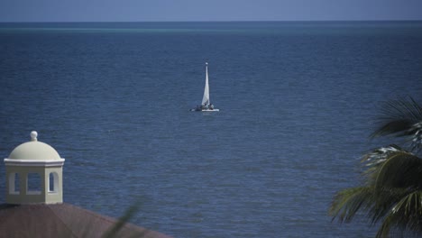 Sailboat-floating-slowly-in-the-ocean