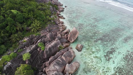 Aerial-view-of-Anse-Source-d’Argent,-La-Digue,-Seychelles