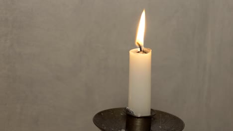 Aufnahme-Einer-Blume-Und-Kerze-Für-Eine-Beerdigung