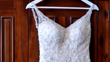 wide-shot-of--bride---bridemaid-wedding-dress