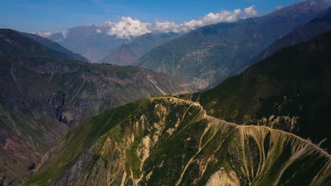 Drone-De-La-Naturaleza-En-El-Cañón-Del-Colca-En-Perú-En-Un-Día-Soleado