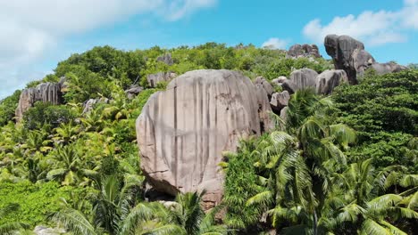 Vista-Aérea-De-Grande-Soeur,-Una-Isla-De-Las-Seychelles
