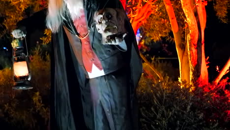 Halloween-decoration-and-animatronics-of-a-cemetery-ghoul