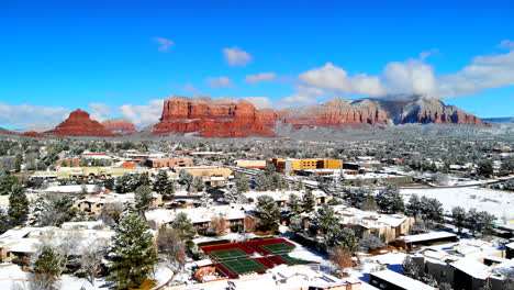 Aerial-footage-of-Sedona,-Arizona,-after-a-winter-snow-storm