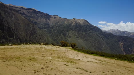 Drohnenschuss-Durch-Die-Colca-Schlucht-In-Peru