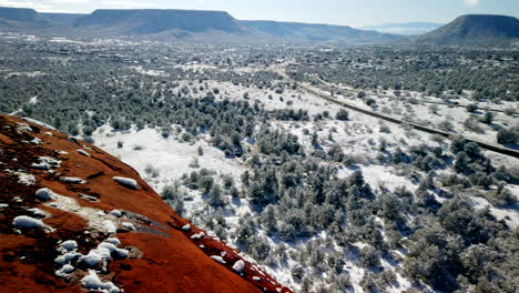 Blick-Von-Einer-Klippe-Des-Bell-Rock-In-Sedona,-Arizona