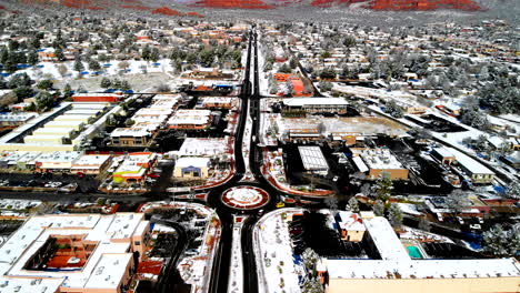 Luftaufnahmen-Von-Bell-Rock-In-Sedona,-Arizona,-Nach-Einem-Winterschneesturm