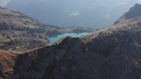 Vista-Del-Lago-De-Montaña-4k-|-Impresionante-Toma-Cinematográfica-D-log-Rec709:-Perfecta-Para-Gradación-De-Color