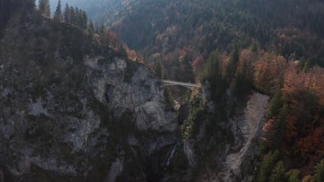 Puente-Marienbrucke-De-Neuschwanstein---Cascada-|-4k-|-Dji-Mavic-2-Pro-D-log---Perfecto-Para-Gradación-De-Color