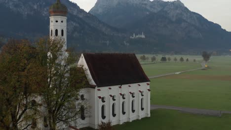 Iglesia-De-Neuschwanstein-Mañana-Brumosa-En-Otoño-|-4k-|-Dji-Mavic-2-Pro-D-log---Perfecto-Para-Gradación-De-Color