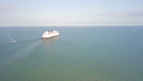 Cruise-Ship-Leaving-Port-Canaveral