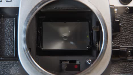 Vintage-35-mm-Filmkamera-Verschlussprozess-Während-Des-Fotografierens
