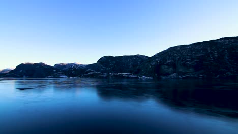 Paseos-En-Bote-Por-Los-Fiordos-Que-Rodean-Bergen,-Noruega