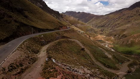 Blick-Auf-Die-Berge-Von-Ayacucho-Peru-Aus-Der-Luft