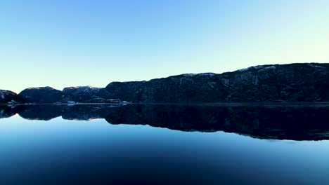 Paseos-En-Bote-Por-Los-Fiordos-Que-Rodean-Bergen,-Noruega
