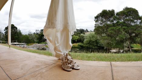 wide-shot-of--bride---bridesmaid-wedding-dress