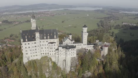 Schloss-Neuschwanstein-Im-Herbst-|-4k-D-log-–-Perfekt-Für-Die-Farbkorrektur