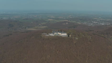Tiro-De-Drone-De-Petersberg-Cerca-De-Bonn-4k-25-Fps