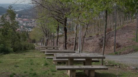 Tische-Für-Picknicks-In-Einem-Naturpark