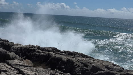 Waves-Crashing-on-the-Shore