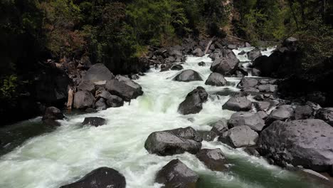 Aerial-view-of-Avenue-of-Giant-Boulders-section-of-water-on-the-upper-Rogue-River-in-Southern-Oregon