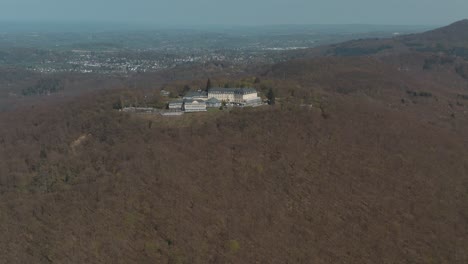Tiro-De-Drone-De-Petersberg-Cerca-De-Bonn-4k-30-Fps