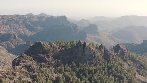 Beautiful-drone-shot-of-a-mountain-panorama-with-a-valley,-gran-canaria