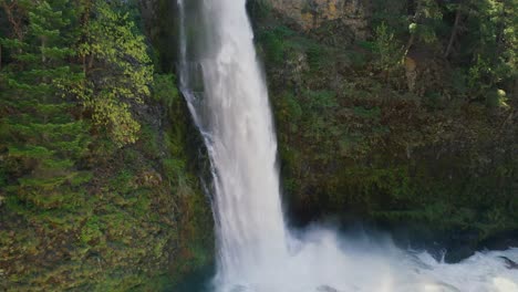 Mill-Creek-Falls-in-Southern-Oregon-on-the-upper-Rogue-River
