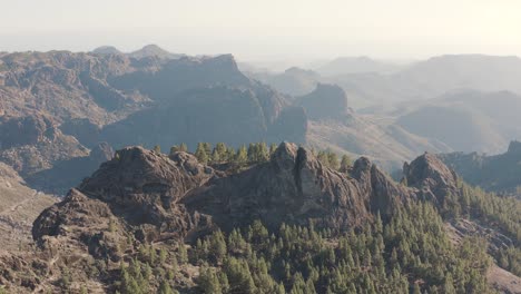 Beautiful-drone-shot-of-a-mountain-panorama-with-a-valley,-gran-canaria