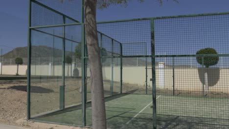 Cancha-De-Tenis-En-España-En-Un-Campo-De-Golf