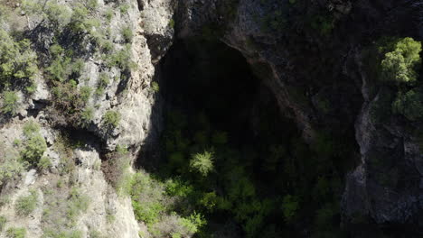 Glenwood-canyon-cave,-beautiful-aerial-crane-up