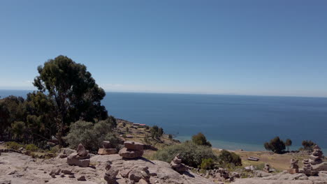Blick-Auf-Den-Titicaca-See-Von-Der-Insel-Taquile-In-Puno-Peru