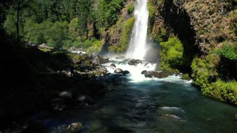 Luftaufnahme-Des-Wasserfalls-Mill-Creek-Am-Rogue-River-Im-Südlichen-Oregon