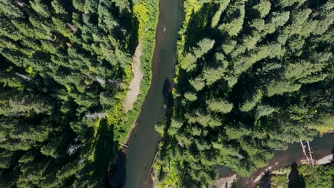 Aerial-view-of-Upper-Rogue-River-in-Southern-Oregon