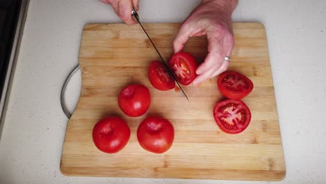 Chef-preparing-tomatoes-to-eat