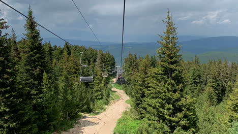 Time-lapse-on-ski-lift-going-down-to-cabin