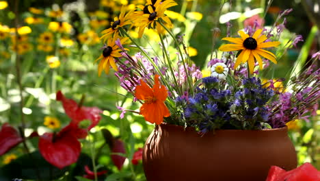 Bouquet-of-autumnal-flowers-in-sunny-garden-pot