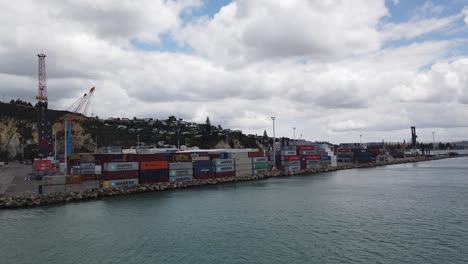 Aufnahme-Des-Geschäftigen-Hafenterminals-Und-Des-Hafens-Von-Neuseeland-Napier-Von-Einer-Kreuzfahrt