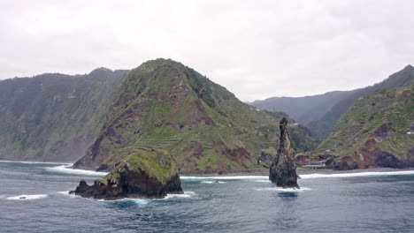 Schöne-Seelandschaft-Der-Küste-Von-Funchal.-Luftkreispfanne