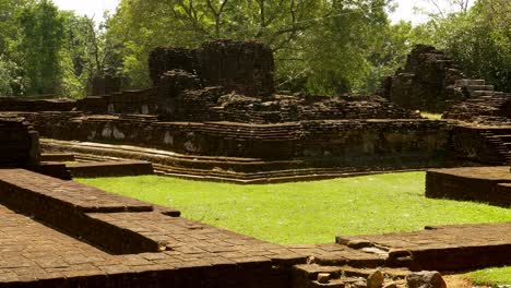 Polonnaruwa-ancient-ruins-Sri-Lanka