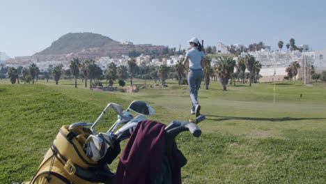 Full-body,-real-time-motion-shot,-female-golfer,-landscape-golf-course,-Almeria,-Spain
