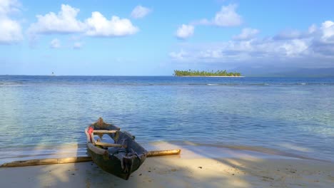 Small-boat-or-canoe-on-beach-of-secluded-island-in-Caribbean