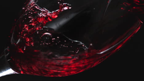 Red-Wine-slow-motion-pour-into-glass-at-2000fps