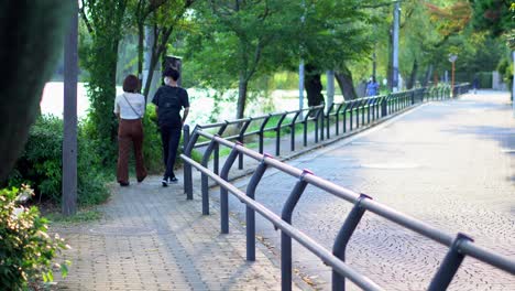 On-summer-days-in-Tokyo,-couples-take-advantage-of-the-coolness-of-the-afternoon-to-go-for-a-walk-in-the-open-air-parks-and-thus-be-able-to-spend-a-quiet-moment-next-to-the-sound-of-nature