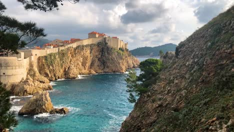 Dubrovnik-Croacia-Murallas-De-La-Ciudad-Cerca-Del-Mar